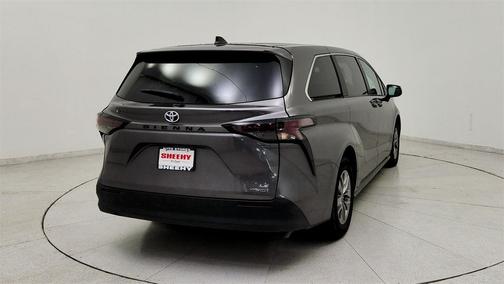 2024 Toyota Sienna LE