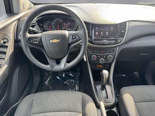 Mosaic Black Metallic 2020 Chevrolet Trax LT