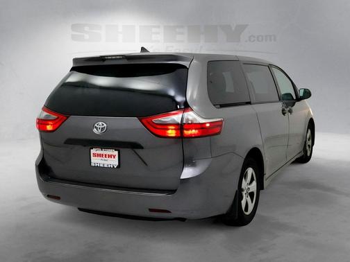 2020 Toyota Sienna SE