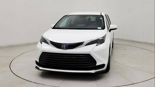 2024 Toyota Sienna LE