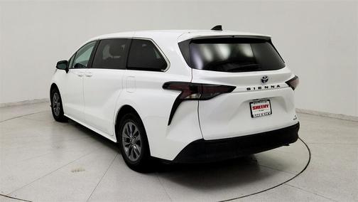 2024 Toyota Sienna LE