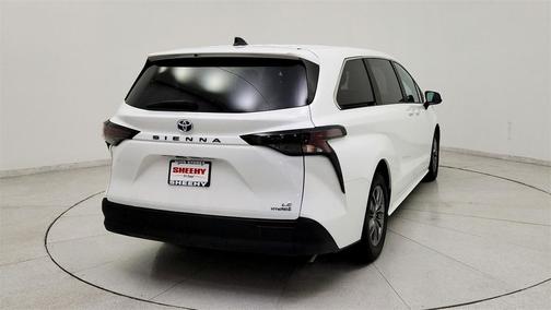 2024 Toyota Sienna LE