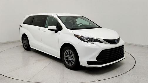 2024 Toyota Sienna LE