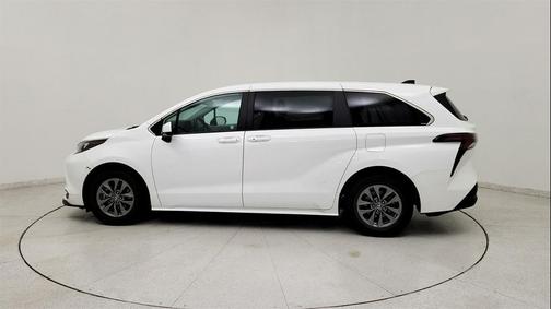 2024 Toyota Sienna LE