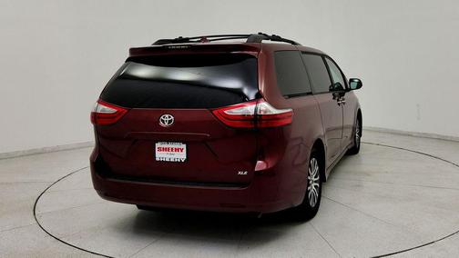 Salsa Red Pearl 2018 Toyota Sienna XLE