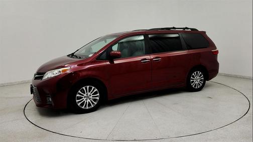 2018 Toyota Sienna XLE