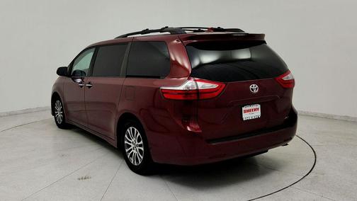 Salsa Red Pearl 2018 Toyota Sienna XLE