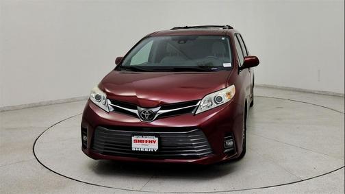 2018 Toyota Sienna XLE