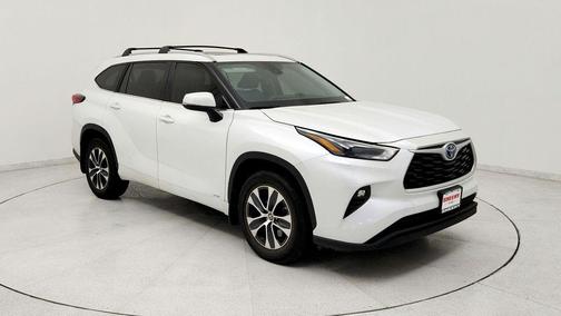 Pearl 2023 Toyota Highlander Hybrid XLE