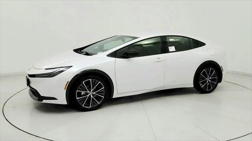 2025 Toyota Prius XLE