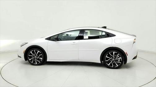 2025 Toyota Prius L