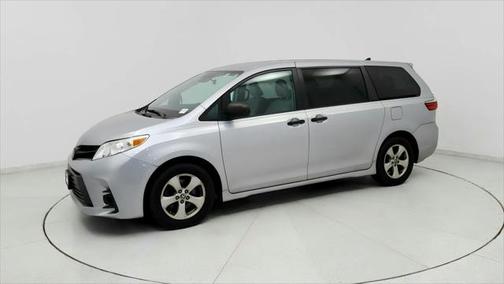 2020 Toyota Sienna SE