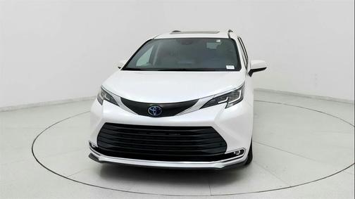 2022 Toyota Sienna XLE 8 Passenger