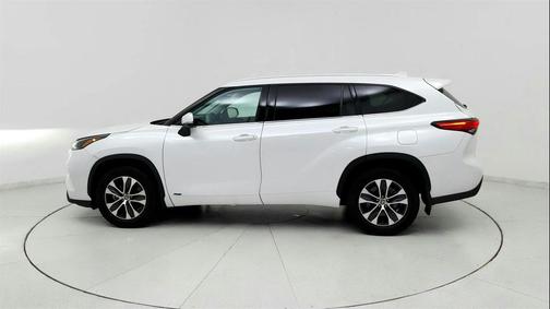 2022 Toyota Highlander Hybrid XLE