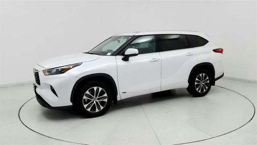 2022 Toyota Highlander Hybrid XLE