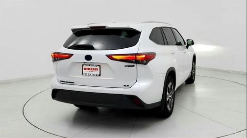 2022 Toyota Highlander Hybrid XLE