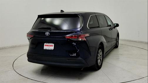2021 Toyota Sienna LE
