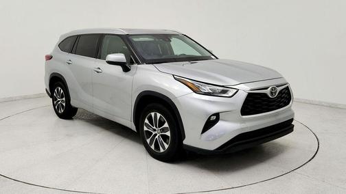 Celestial Silver Metallic 2020 Toyota Highlander XLE