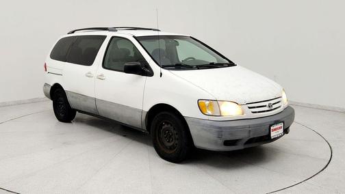 Super White 2002 Toyota Sienna LE
