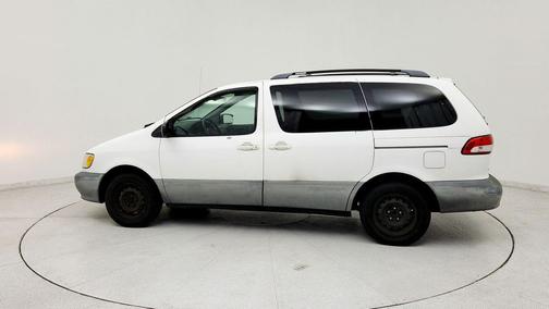 Super White 2002 Toyota Sienna LE