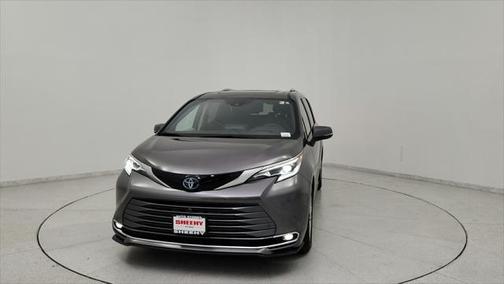 2021 Toyota Sienna Platinum 7 Passenger