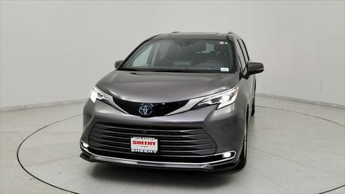 2021 Toyota Sienna Platinum 7 Passenger