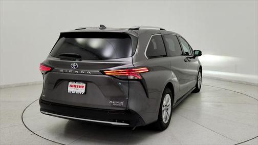 2021 Toyota Sienna Platinum 7 Passenger