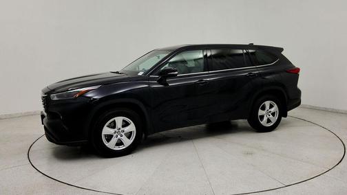 Midnight Black Metallic 2022 Toyota Highlander LE