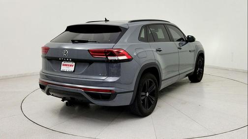 Platinum Gray Metallic 2023 Volkswagen Atlas Cross Sport 2.0T SEL