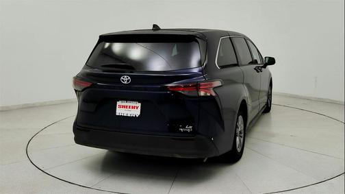 2022 Toyota Sienna LE