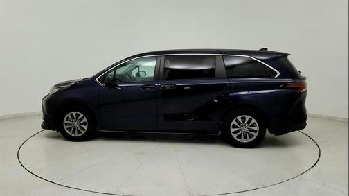 2022 Toyota Sienna LE