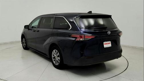 2022 Toyota Sienna LE