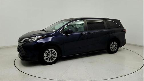 2022 Toyota Sienna LE