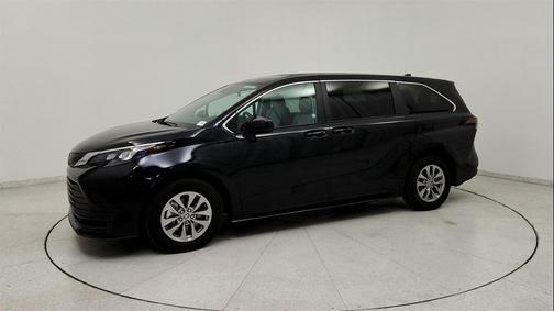 2024 Toyota Sienna LE