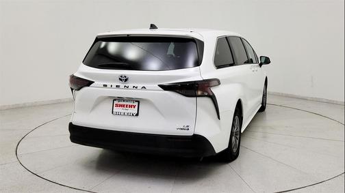 2024 Toyota Sienna LE