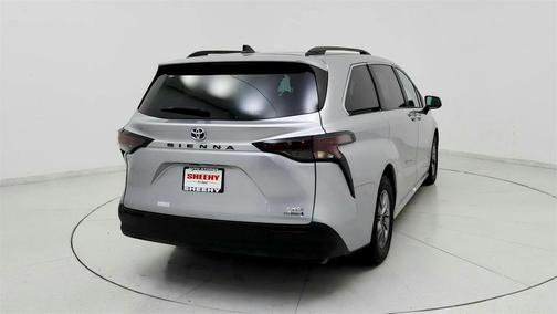 2023 Toyota Sienna XLE 8 Passenger