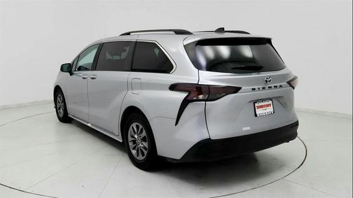 2023 Toyota Sienna XLE 8 Passenger
