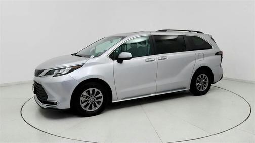 2023 Toyota Sienna XLE 8 Passenger