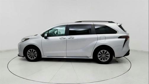 2023 Toyota Sienna XLE 8 Passenger