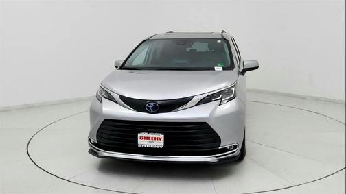 2023 Toyota Sienna XLE 8 Passenger