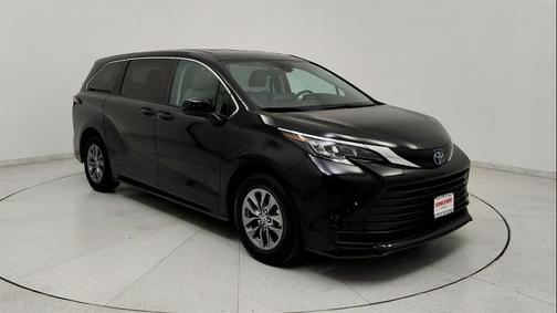 2024 Toyota Sienna LE