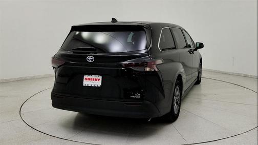 2024 Toyota Sienna LE
