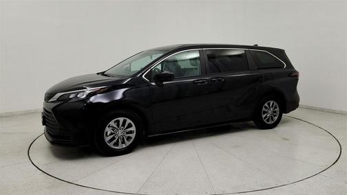 2024 Toyota Sienna LE