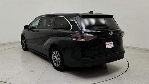 2024 Toyota Sienna LE