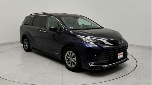 2021 Toyota Sienna XLE 8 Passenger
