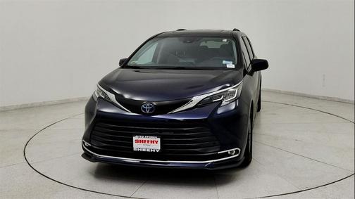 2021 Toyota Sienna XLE 8 Passenger