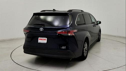 2021 Toyota Sienna XLE 8 Passenger
