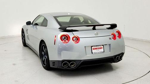 Super Silver 3-Coat Metallic 2015 Nissan GT-R Black Edition