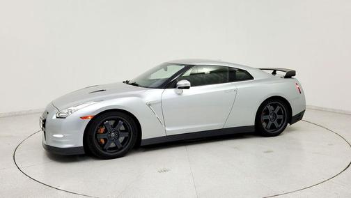 Super Silver 3-Coat Metallic 2015 Nissan GT-R Black Edition