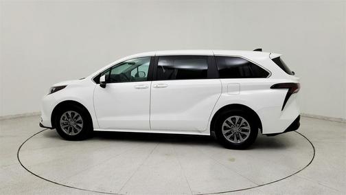 2024 Toyota Sienna LE